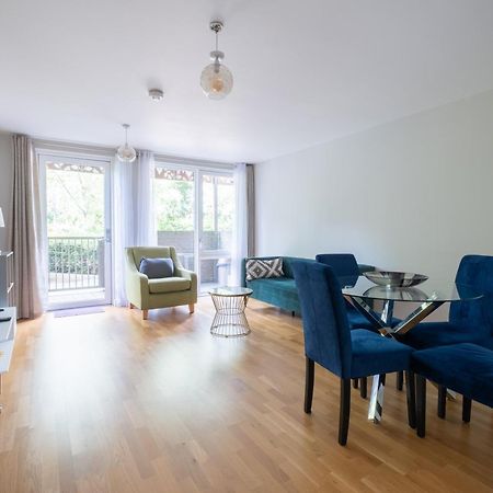 Brand New London Flat With Car Park Apartment Exterior photo
